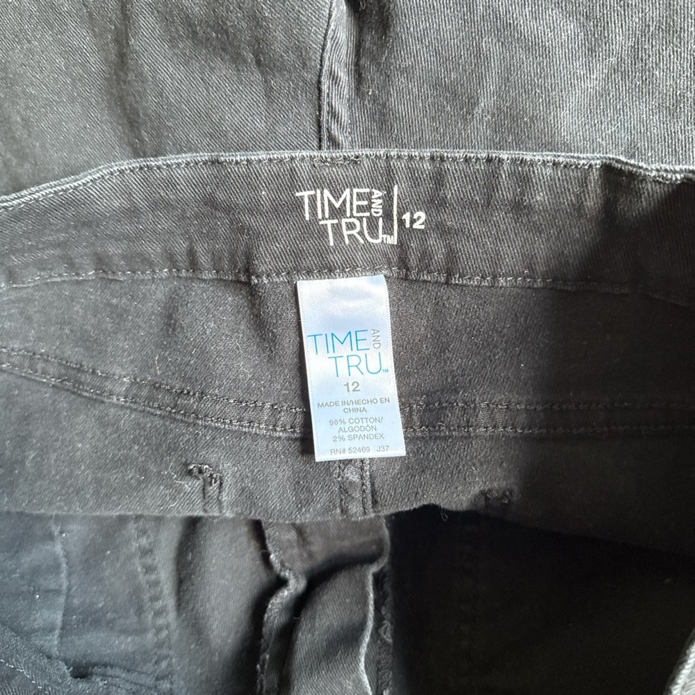 Shorts - Picture 3 of 3